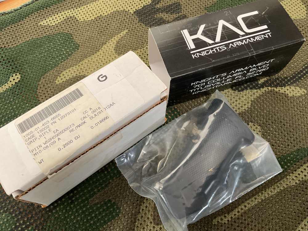 Knights Armament Pistol Grip. KAC. M16/AR-15/M4. -img-0
