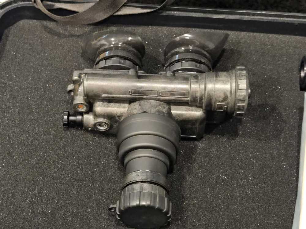 Litton AN/PVS7b night vision goggles,3X zoom lens and head strap mount  -img-4