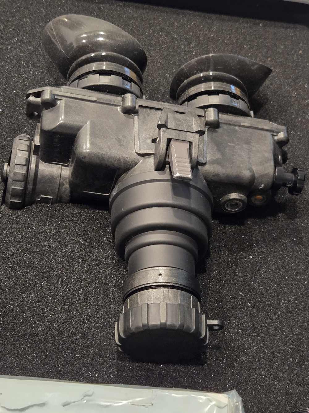 Litton AN/PVS7b night vision goggles,3X zoom lens and head strap mount  -img-2