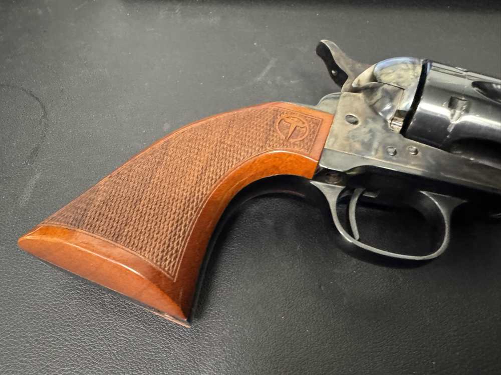 A. Uberti / Taylor's & Co SAA 1873 .44-40-img-11