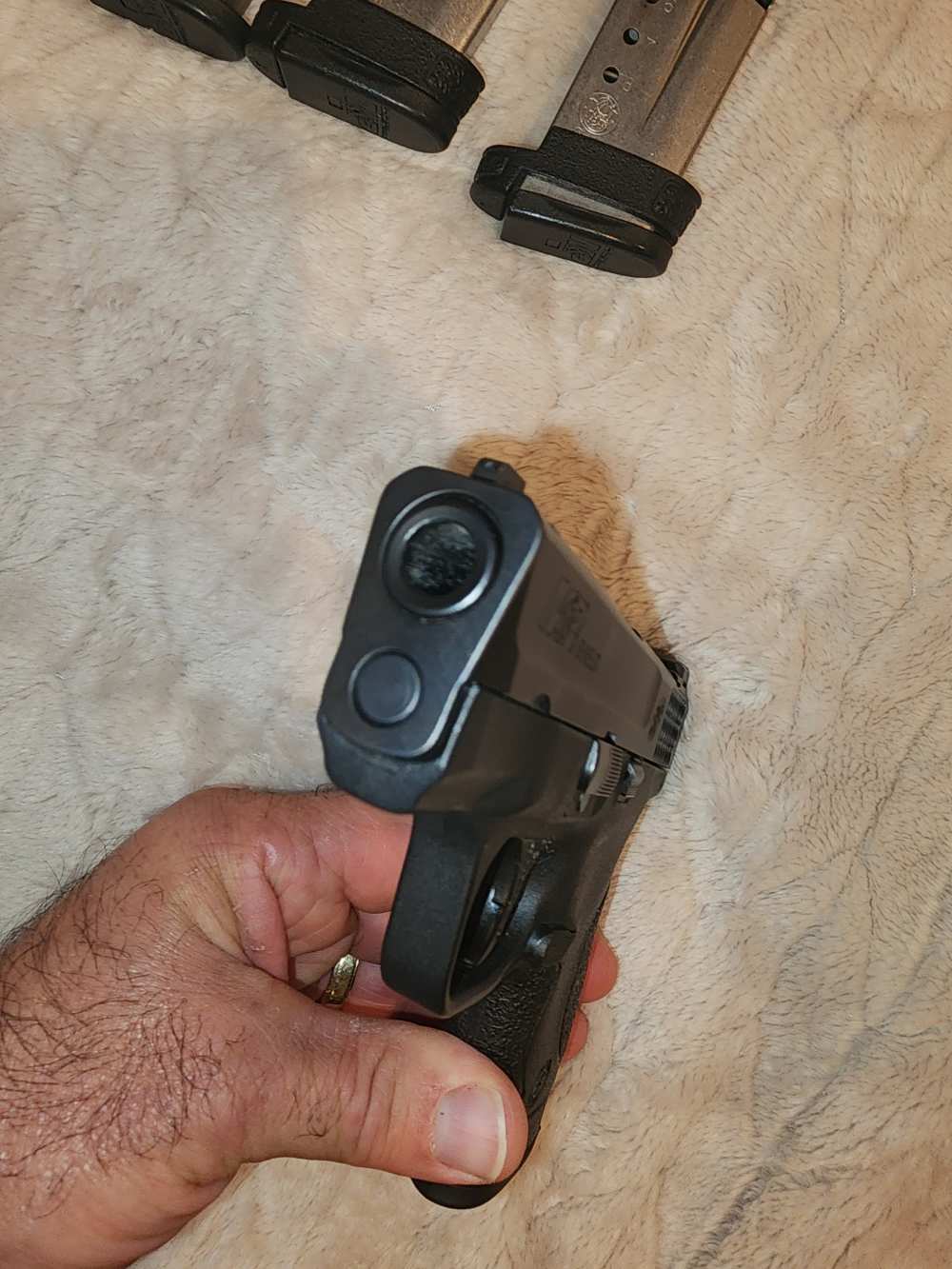 Smith & Wesson M&P Shield 9mm w 3 mags clean-img-4