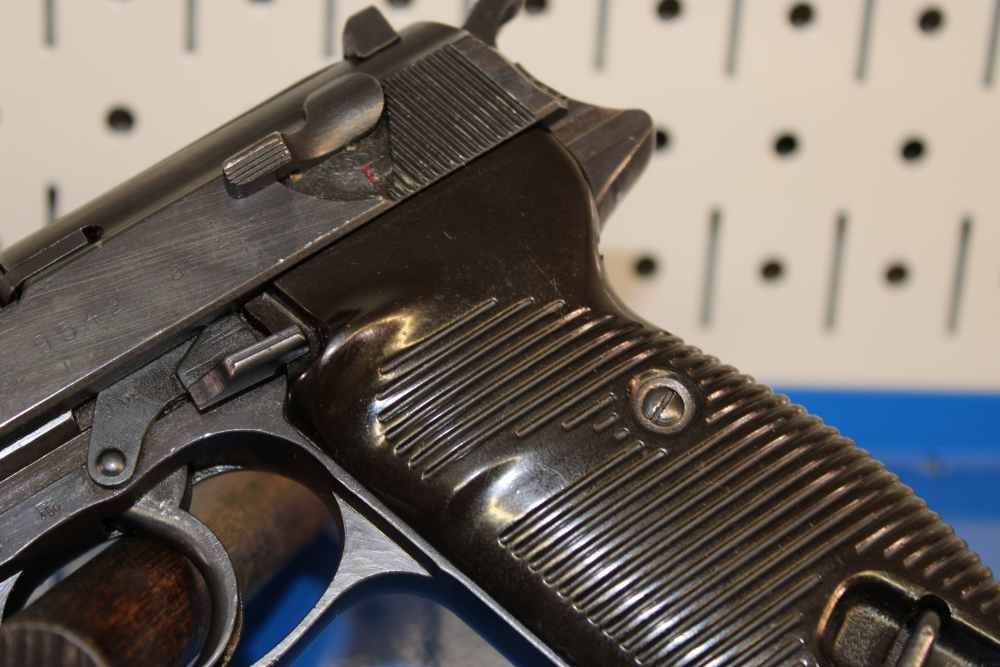 Walther P-38 (AC 45) - 9mm Luger - 1945 - Matching Magazine - Scarce - WWII-img-3