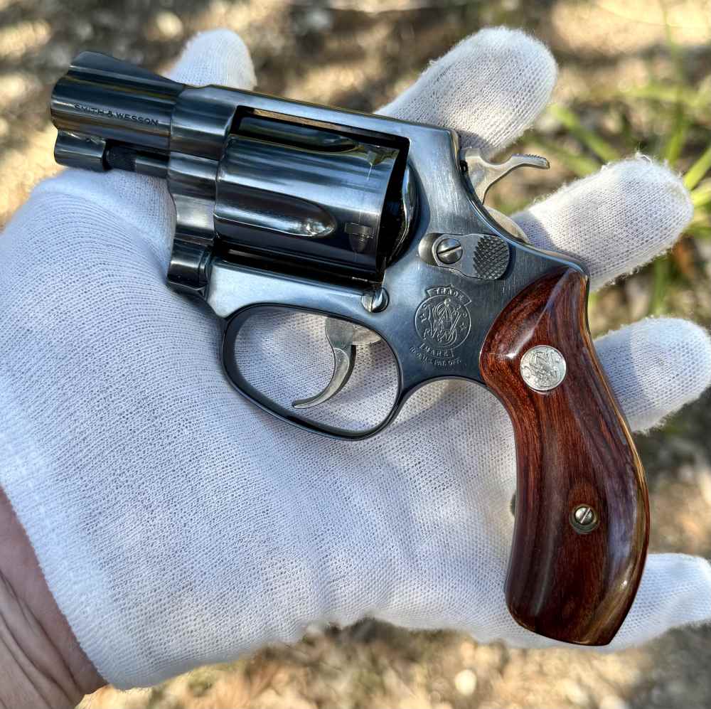 S&W Lady Smith revolver Model 36-7 Rosewood original box with Soft Case    -img-0