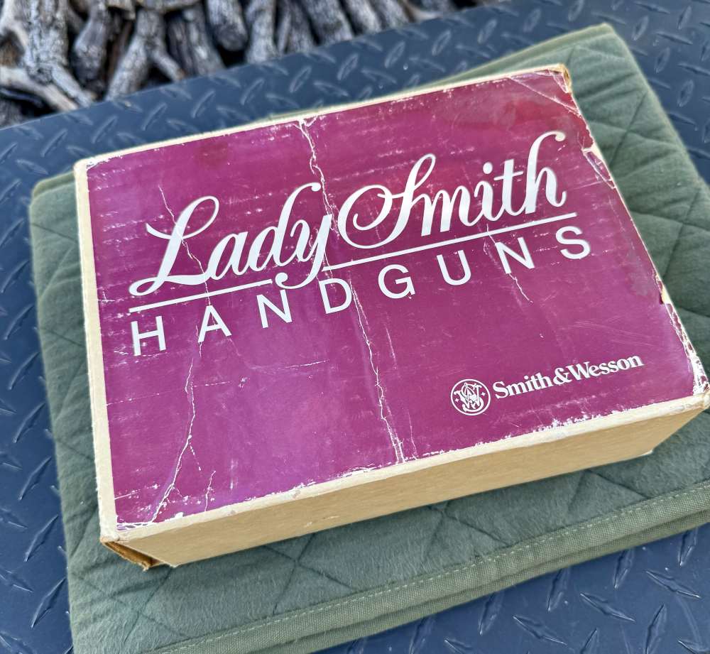 S&W Lady Smith revolver Model 36-7 Rosewood original box with Soft Case    -img-2