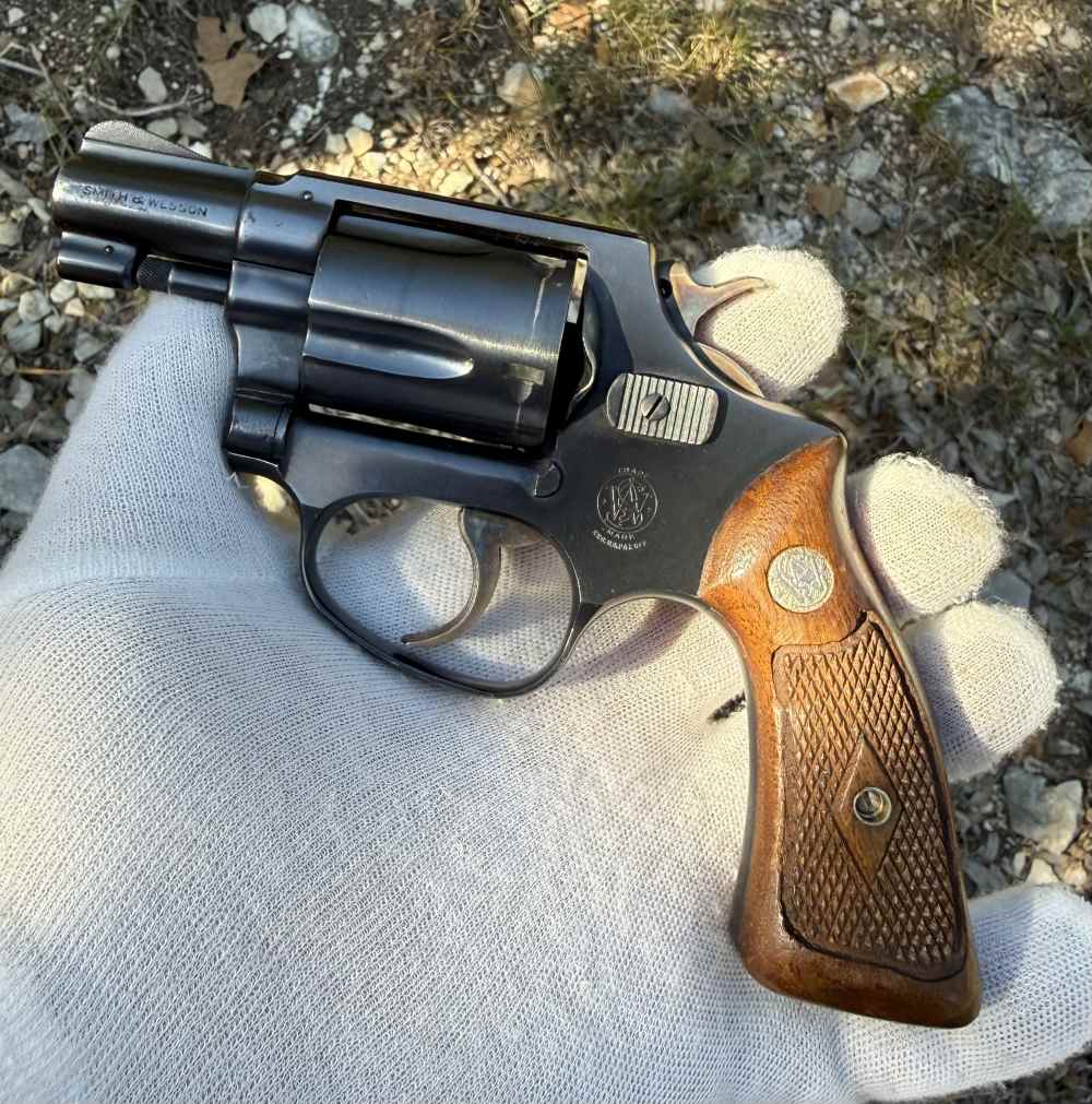 S&W 36 (Pre-model) blued 2 inch square butt Diamond Medallion grips-img-1