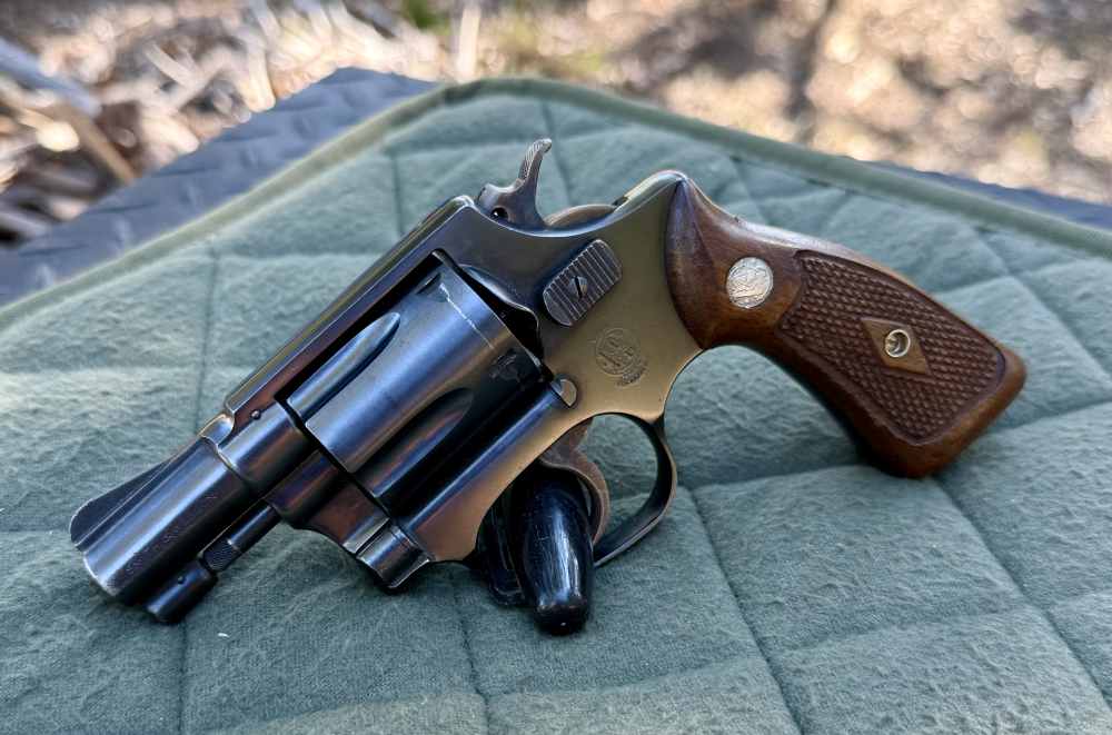 S&W 36 (Pre-model) blued 2 inch square butt Diamond Medallion grips-img-3