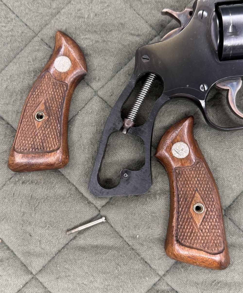 S&W 36 (Pre-model) blued 2 inch square butt Diamond Medallion grips-img-24
