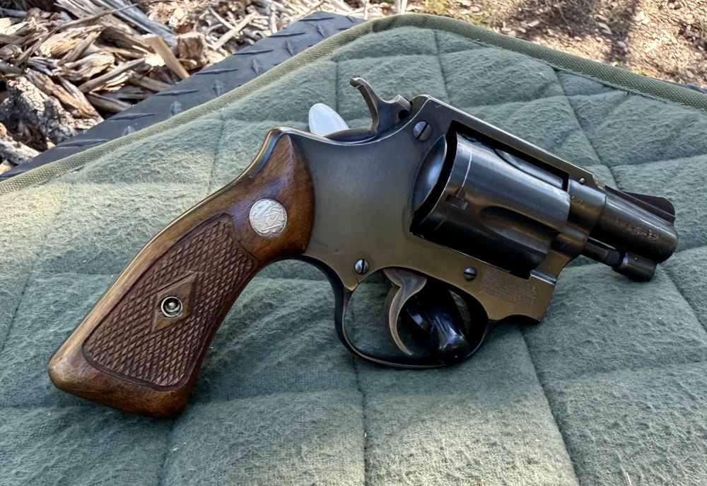S&W 36 (Pre-model) blued 2 inch square butt Diamond Medallion grips-img-2