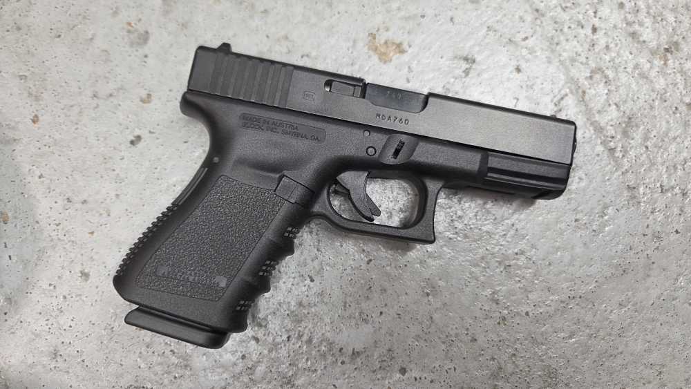 Glock 19 Gen 3 Pistol 9mm (2 Mags)-img-2