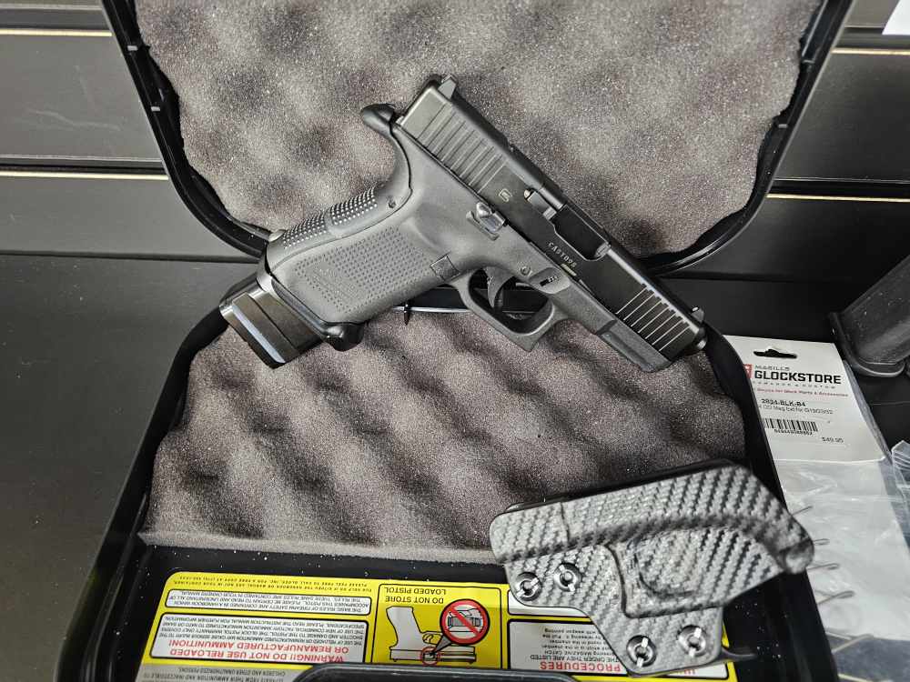 Glock 19 Gen5 MOS G19 Gen 5, comp barrel +5 MAGS & ORIG CASE LOTS OF EXTRAS-img-2
