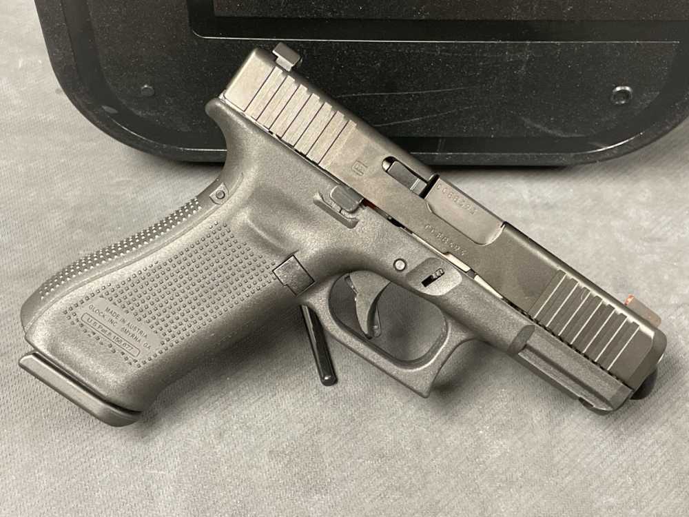 GLOCK G45 9MM Pistol 4.02"  2xtra 17rd mags - XLNT!! - Penny .01 NR-img-2