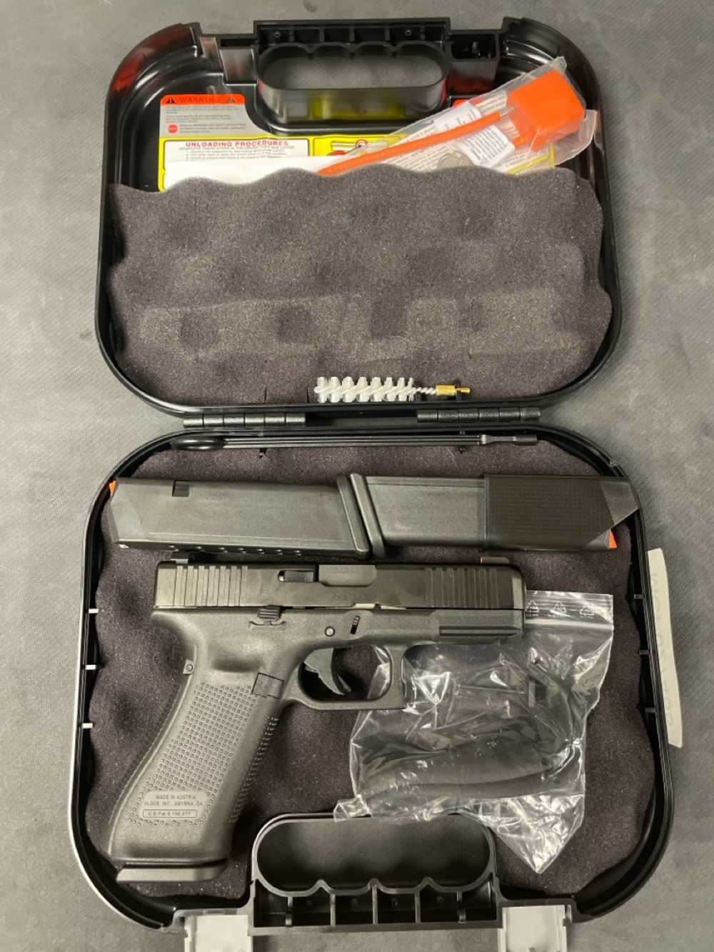 GLOCK G45 9MM Pistol 4.02"  2xtra 17rd mags - XLNT!! - Penny .01 NR-img-0