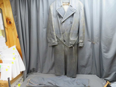 SET-WWII GERMAN KRIEGSMARINE NAVY LEATHER OVERCOAT & BREECHES