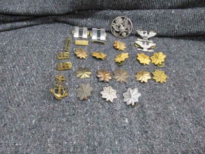 US Military Collar Insignia & Cap Badges Lot