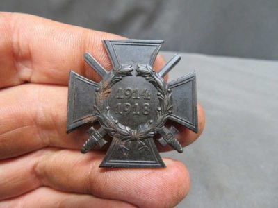 PRE WWII GERMAN 1914-1918 HONOR CROSS W/ SWORDS-UNUSUAL PINBACK