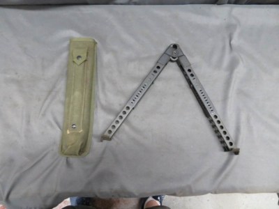 VIETNAM WAR US MILITARY STONER 63 MACHINE GUN BIPOD W/ CASE