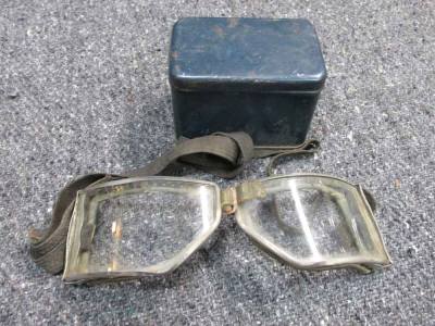 VINTAGE PAIR OF CESCO CHICAGO SERVICE GOGGLES IN BLUE STORAGE TIN