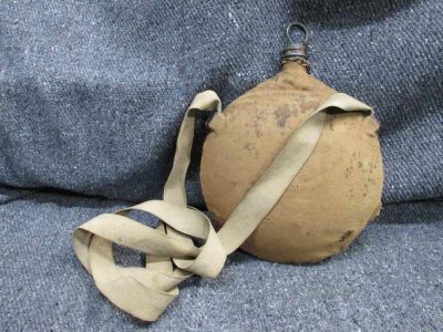 EARLY US MILITARY CANVAS COVERED METAL CANTEEN W/ CLOTH STRAP/COMPLETE CORK