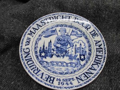 WWII DUTCH COMMEMORATIVE LIBERATION OF MAASTRICHT-1st CITY LIBERATED-1944