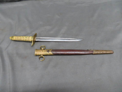 WWII JAPANESE NAVY OFFICER DIRK DAGGER W/ SCABBARD-ORIGINAL