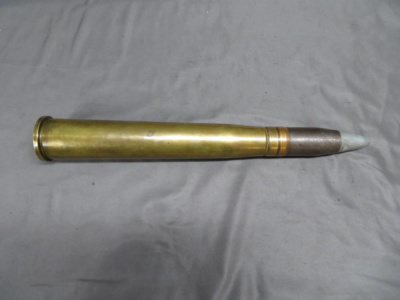 WWII US NAVY 40MM BOFORS CANNON ROUND-DATED 1945